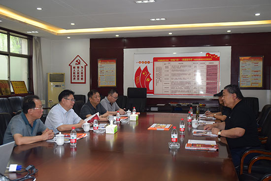 臨汾市市場監(jiān)督管理局局長、非公企業(yè)黨委書記張東紅<br>在科海集團調(diào)研非公黨建工作